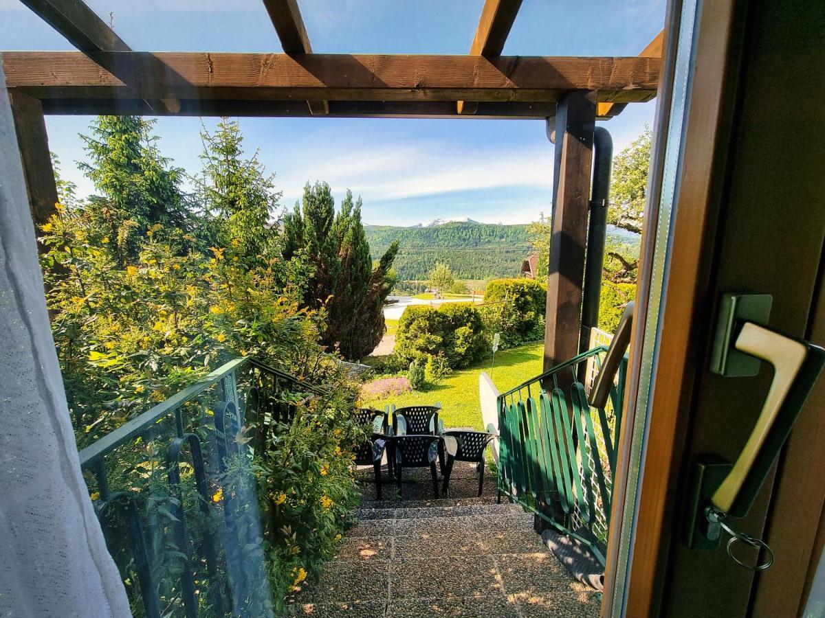 Gaestehaus Auf Der Hoehe Keutschach am See Exterior foto